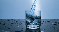 Dlaczego warto zam&oacute;wić dystrybutor wody do firmy?